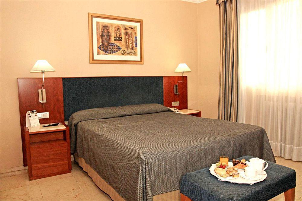 Hotel Nh Califa